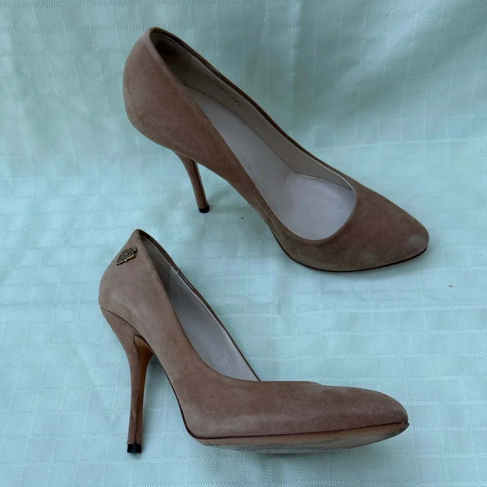 Classic Gucci Tan Suede Pointed-Toe Pumps with Exclusive Gold Decor Box Included - Picture 11 of 15